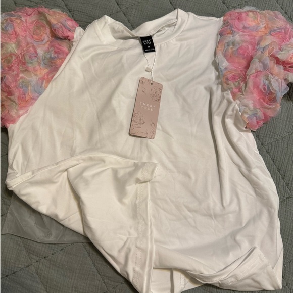 Emery Rose Clasi Floral Appliques Puff Sleeve Tee - Picture 2 of 3